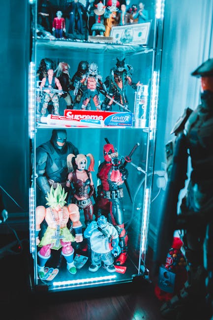 Cover collectible figure review — Erik Mclean
